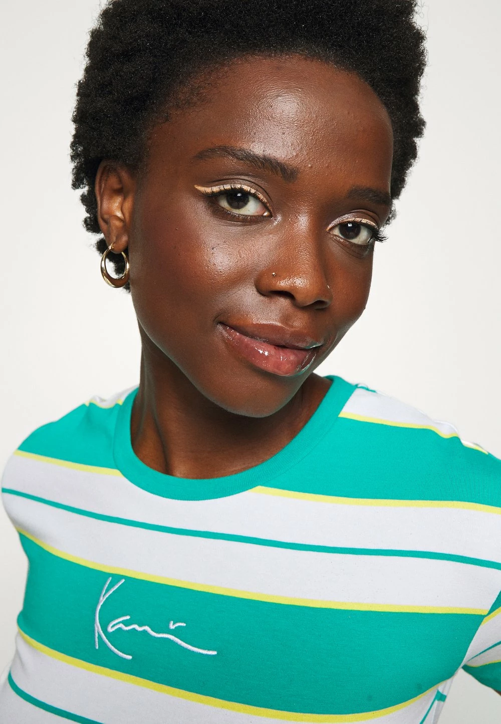 Qualité Supérieure Karl Kani SMALL SIGNATURE STRIPE TEE - T-shirt imprimé t-shirts col rond female 8 Qualité Supérieure Karl Kani SMALL SIGNATURE STRIPE TEE - T-shirt imprimé t-shirts col rond female – Image 6