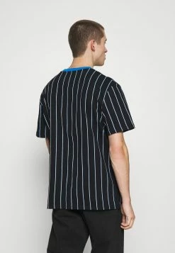 Prix Bradés Karl Kani UNISEX ORIGINALS PINSTRIPE TEE - T-shirt imprimé t-shirts col rond -Karl Kani Soldes Boutique 05ca146df8464636831acd2b92593eb8