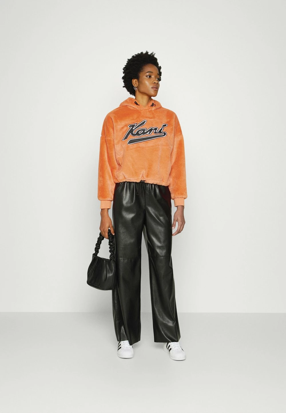 Prix Allégé Karl Kani VARSITY HOODIE - Sweat polaire sweats & sweats à capuche capuche female 4 Prix Allégé Karl Kani VARSITY HOODIE - Sweat polaire sweats & sweats à capuche capuche female – Image 2