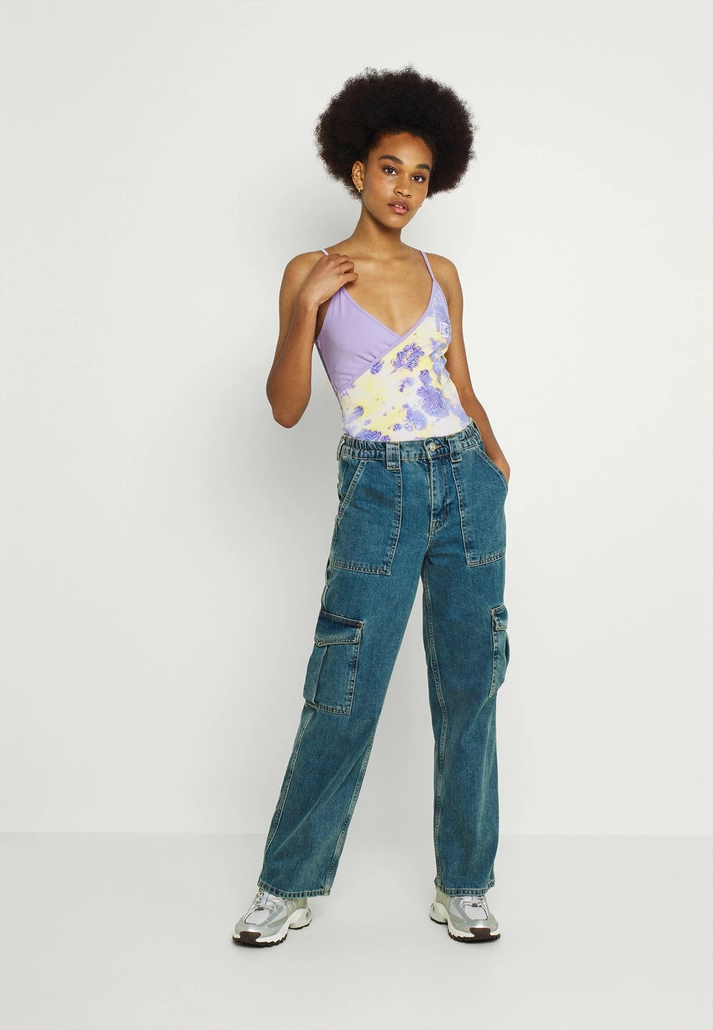 Karl Kani Débardeur Petit Prix t-shirts col en v profond female 4 Karl Kani Débardeur Petit Prix t-shirts col en v profond female – Image 2