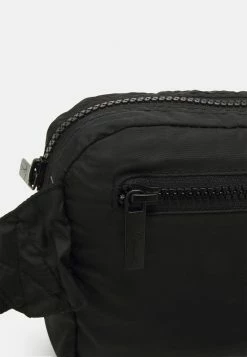 En Remise Karl Kani RETRO QUILTED HIP BACK UNISEX - Sac banane sacs fermeture éclair -Karl Kani Soldes Boutique 09b38c96e8a34156bf403f67e49d5688