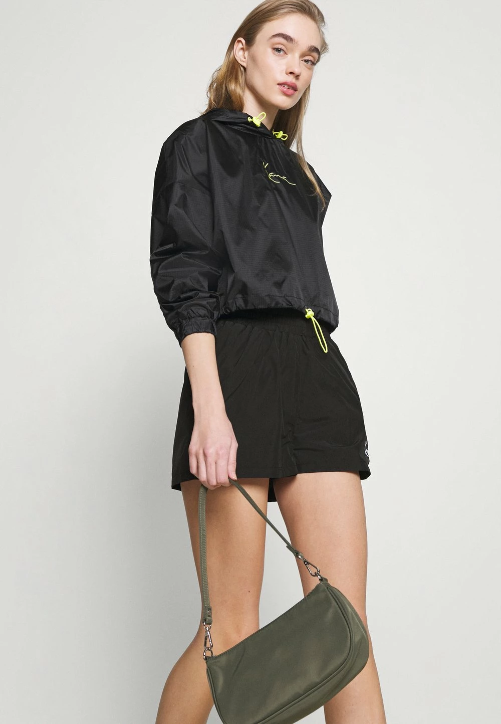 Remise En Ligne Karl Kani SMALL SIGNATURE - Short shorts haute female 7 Remise En Ligne Karl Kani SMALL SIGNATURE - Short shorts haute female – Image 5