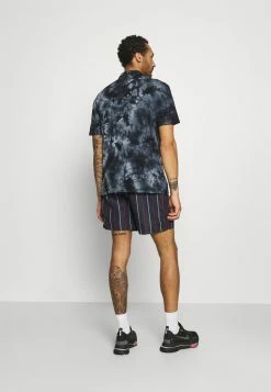 Karl Kani SMALL SIGNATURE PINSTRIPE - Short Prix Distinctifs shorts normale male -Karl Kani Soldes Boutique 11fb1ba371a54888aae2a5dacc3cd9fd