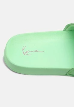 Faible Prix Karl Kani SIGNATURE POOL SLIDE - Mules ouvert female -Karl Kani Soldes Boutique 1401d35b6a144d39a2f87c426c9349ed