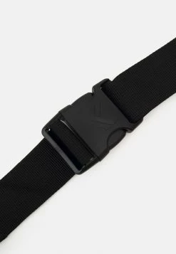 Meilleure qualité Karl Kani SIGNATURE BLOCK BODY BAG UNISEX - Sac bandoulière sacs fermeture éclair -Karl Kani Soldes Boutique 17f4926e1bf34dd697d5379d10256639