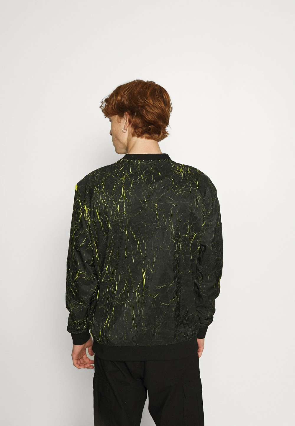 Karl Kani UNISEX SMALL SIGNATURE NEON CREW - Sweatshirt Rabais sweats & hoodies col rond 5 Karl Kani UNISEX SMALL SIGNATURE NEON CREW - Sweatshirt Rabais sweats & hoodies col rond – Image 3