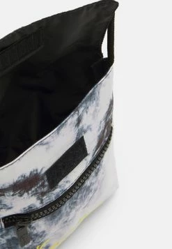 Qualité Excellente Karl Kani SIGNATURE TIE DYE POUCH BAG UNISEX - Sac bandoulière sacs à scratch -Karl Kani Soldes Boutique 1eb3bc002d6c48758b749c20497f0ed4