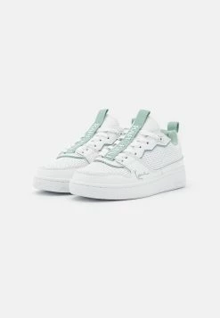 Karl Kani Prix Allégé Baskets basses sneakers rond female -Karl Kani Soldes Boutique 2d0f932c9b76400aaf23d43ebea29415