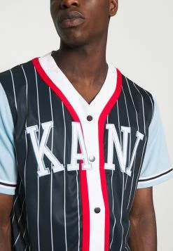 Karl Kani COLLEGE BLOCK PINSTRIPE BASEBALL SHIRT - Chemise Prix Préférentiel chemises col en v profond male -Karl Kani Soldes Boutique 2ee3fd17ffb744b3bebcaae07fd1d238