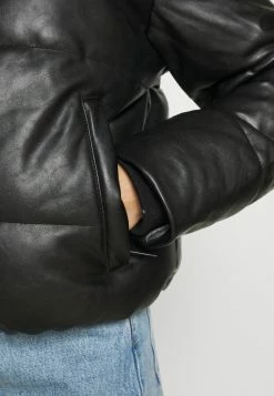 Karl Kani Discount En Ligne RETRO PUFFER JACKET - Veste d'hiver vestes & blazers col doublé female -Karl Kani Soldes Boutique 2fff992a643c44e0894ab9cb1c19cb03