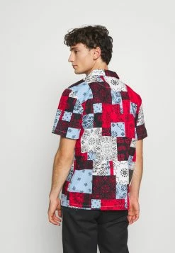 Karl Kani SMALL SIGNATURE PAISLEY RESORT SHIRT - Chemise Meilleur Prix Garanti chemises col revers male 10 Karl Kani SMALL SIGNATURE PAISLEY RESORT SHIRT - Chemise Meilleur Prix Garanti chemises col revers male -Karl Kani Soldes Boutique 302c8b93e54d435fa375f5352e91cea0