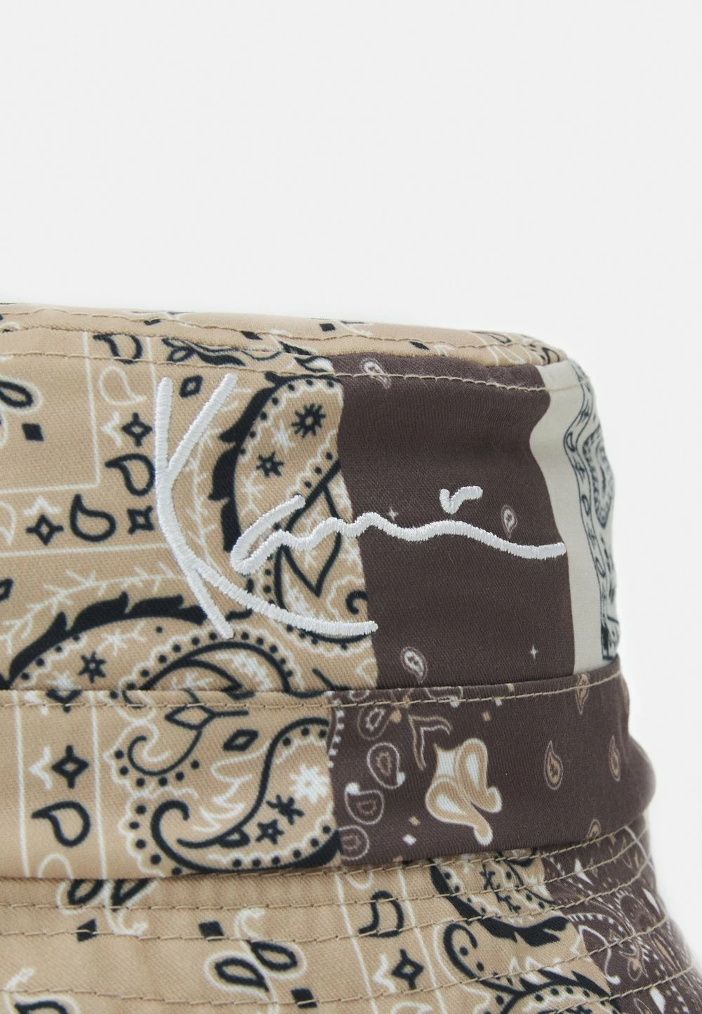 Karl Kani SIGNATURE PAISLEY BUCKET HAT UNISEX - Chapeau Petit Prix casquettes, bonnets et chapeaux paisley/cachemire 6 Karl Kani SIGNATURE PAISLEY BUCKET HAT UNISEX - Chapeau Petit Prix casquettes, bonnets et chapeaux paisley/cachemire – Image 4