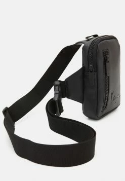 Karl Kani En promotion SIGNATURE CROSSBODY BAG UNISEX - Sac bandoulière sacs fermeture éclair 10 Karl Kani En promotion SIGNATURE CROSSBODY BAG UNISEX - Sac bandoulière sacs fermeture éclair -Karl Kani Soldes Boutique 33e4a65ffeb04fe09409fcefbe4f7595