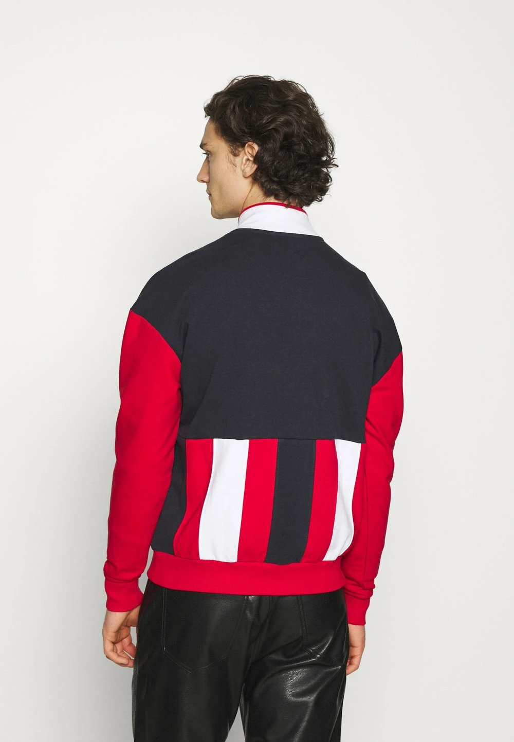 Karl Kani SIGNATURE BLOCK TROYER UNISEX - Sweatshirt Prix Accessible sweatshirts col camionneur 5 Karl Kani SIGNATURE BLOCK TROYER UNISEX - Sweatshirt Prix Accessible sweatshirts col camionneur – Image 3