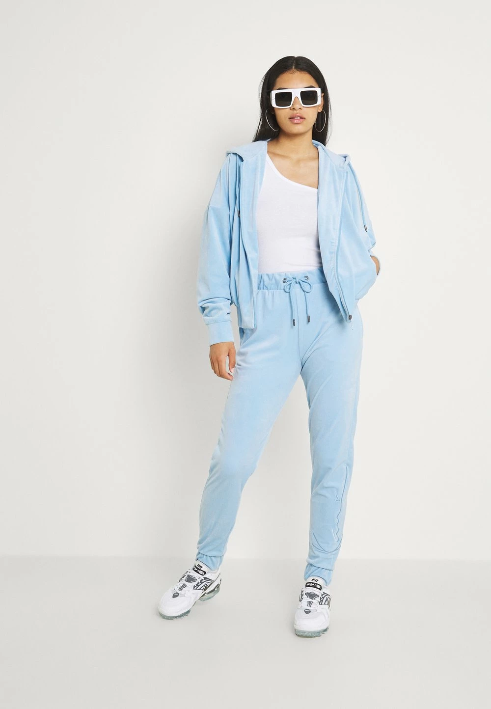 Karl Kani Petit Prix CHEST SIGNATURE JACKET - Sweat à capuche zippé sweats & sweats à capuche female 4 Karl Kani Petit Prix CHEST SIGNATURE JACKET - Sweat à capuche zippé sweats & sweats à capuche female – Image 2