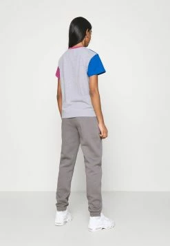 Karl Kani Faible Prix SIGNATURE BLOCK TEE - T-shirt imprimé sweatshirts col rond female 9 Karl Kani Faible Prix SIGNATURE BLOCK TEE - T-shirt imprimé sweatshirts col rond female -Karl Kani Soldes Boutique 3c5cb2478d5945ba989ea33335d48291