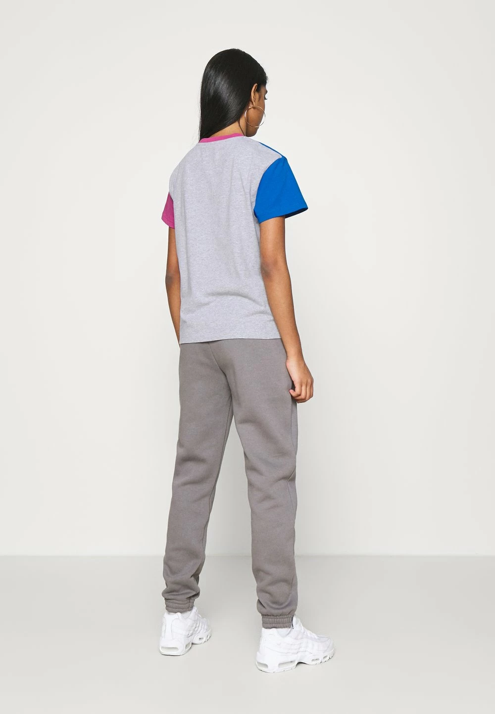 Karl Kani Faible Prix SIGNATURE BLOCK TEE - T-shirt imprimé sweatshirts col rond female 5 Karl Kani Faible Prix SIGNATURE BLOCK TEE - T-shirt imprimé sweatshirts col rond female – Image 3