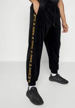 Karl Kani Qualité Garantie TAPE PANTS - Pantalon de survêtement joggings normale male 13 Karl Kani Qualité Garantie TAPE PANTS - Pantalon de survêtement joggings normale male -Karl Kani Soldes Boutique 476a8d98024944c8802baeee237450c2