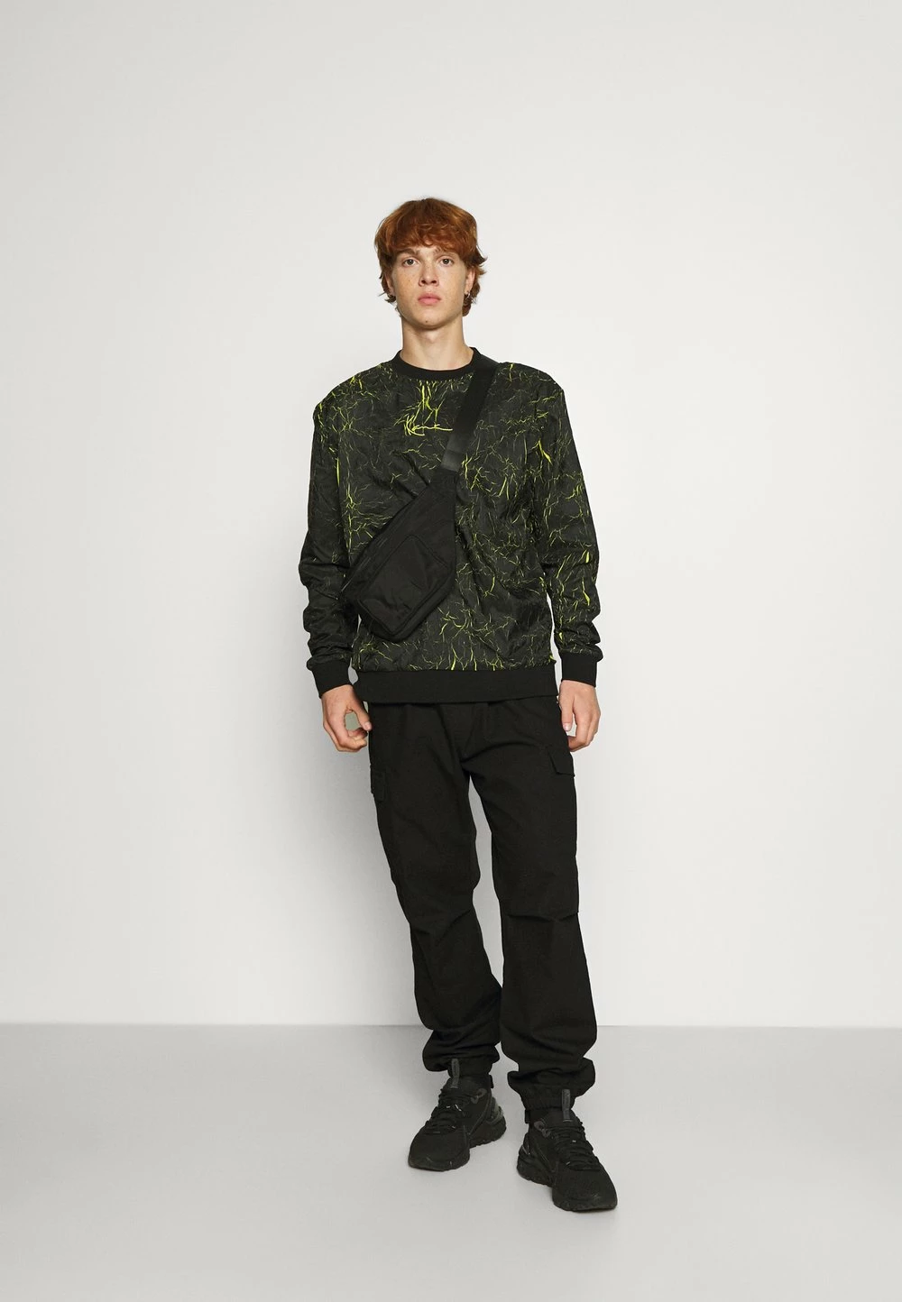 Karl Kani UNISEX SMALL SIGNATURE NEON CREW - Sweatshirt Rabais sweats & hoodies col rond 4 Karl Kani UNISEX SMALL SIGNATURE NEON CREW - Sweatshirt Rabais sweats & hoodies col rond – Image 2