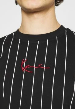 Karl Kani UNISEX SMALL SIGNATURE PINSTRIPE TEE - T-shirt imprimé Qualité Supérieure vestes & blazers col rond -Karl Kani Soldes Boutique 51a326263040411c965522b5d1adc8b8