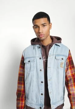 Karl Kani Vendre-Réclame RETRO PATCH JACKET UNISEX - Veste en jean vestes & blazers col à revers 12 Karl Kani Vendre-Réclame RETRO PATCH JACKET UNISEX - Veste en jean vestes & blazers col à revers -Karl Kani Soldes Boutique 54d430b3bd334a9e8add8af0f9a7d01e