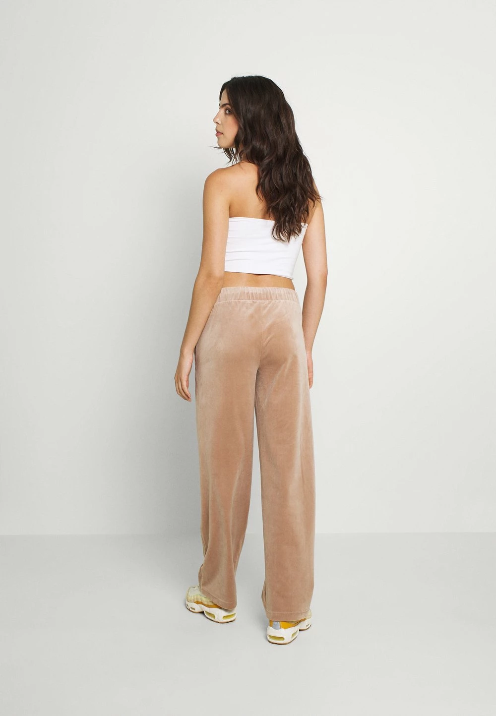 Soldes Karl Kani SMALL SIGNATURE - Pantalon de survêtement joggings normale female 5 Soldes Karl Kani SMALL SIGNATURE - Pantalon de survêtement joggings normale female – Image 3