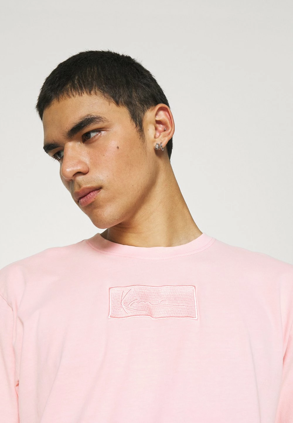 Qualité Excellente Karl Kani SMALL SIGNATURE BOX WASHED TEE UNISEX - T-shirt imprimé t-shirts col rond 6 Qualité Excellente Karl Kani SMALL SIGNATURE BOX WASHED TEE UNISEX - T-shirt imprimé t-shirts col rond – Image 4