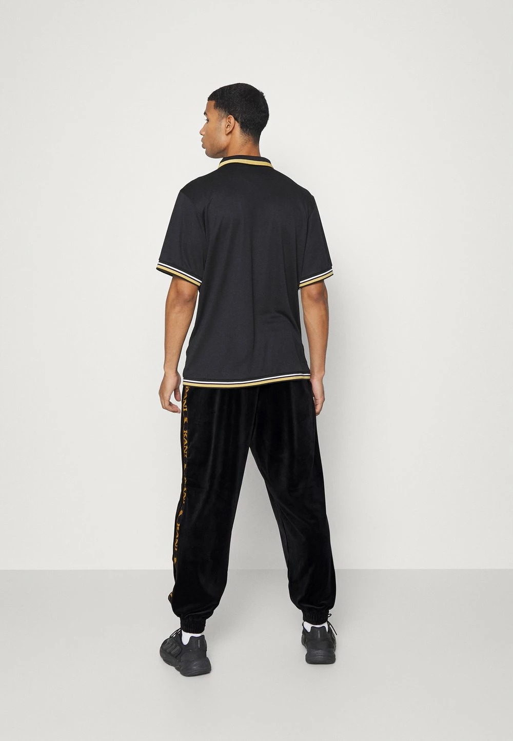 Karl Kani Qualité Garantie TAPE PANTS - Pantalon de survêtement joggings normale male 5 Karl Kani Qualité Garantie TAPE PANTS - Pantalon de survêtement joggings normale male – Image 3