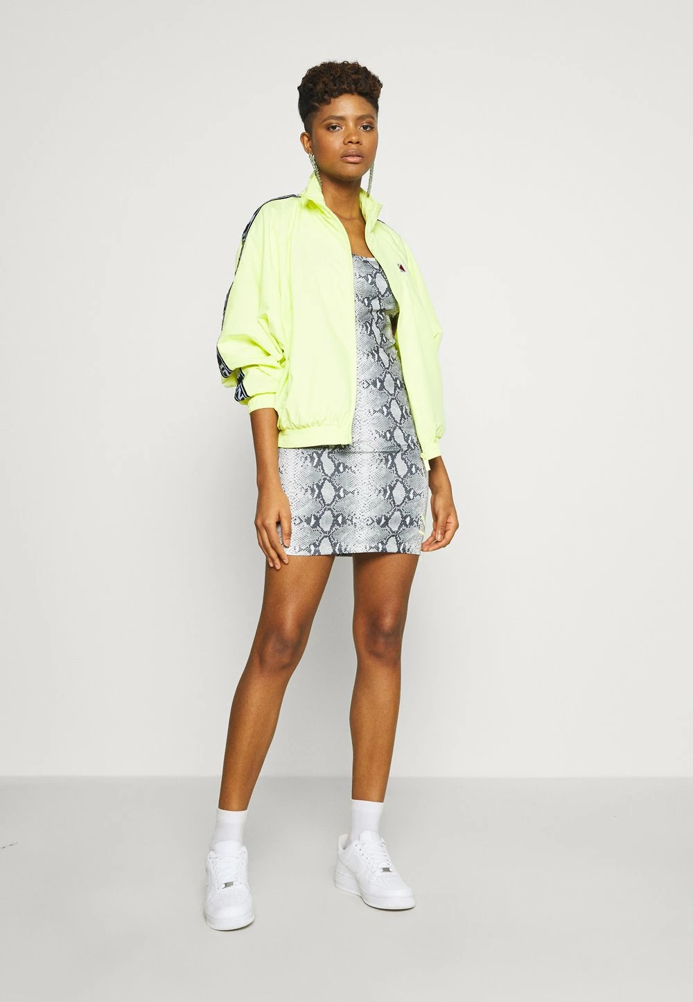 Karl Kani qualité absolue SIGNATURE SNAKE 90S DRESS - Robe fourreau sacs encolure large ronde female 4 Karl Kani qualité absolue SIGNATURE SNAKE 90S DRESS - Robe fourreau sacs encolure large ronde female – Image 2