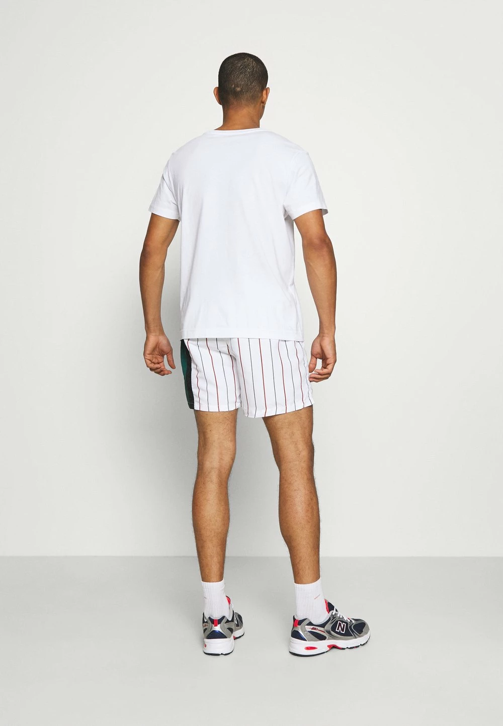 Karl Kani RETRO BLOCK PINSTRIPE - Short Prix Aimable joggings normale male 5 Karl Kani RETRO BLOCK PINSTRIPE - Short Prix Aimable joggings normale male – Image 3