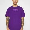 Karl Kani Qualité Garantie SMALL SIGNATURE BOX TEE UNISEX - T-shirt imprimé pantalons col rond