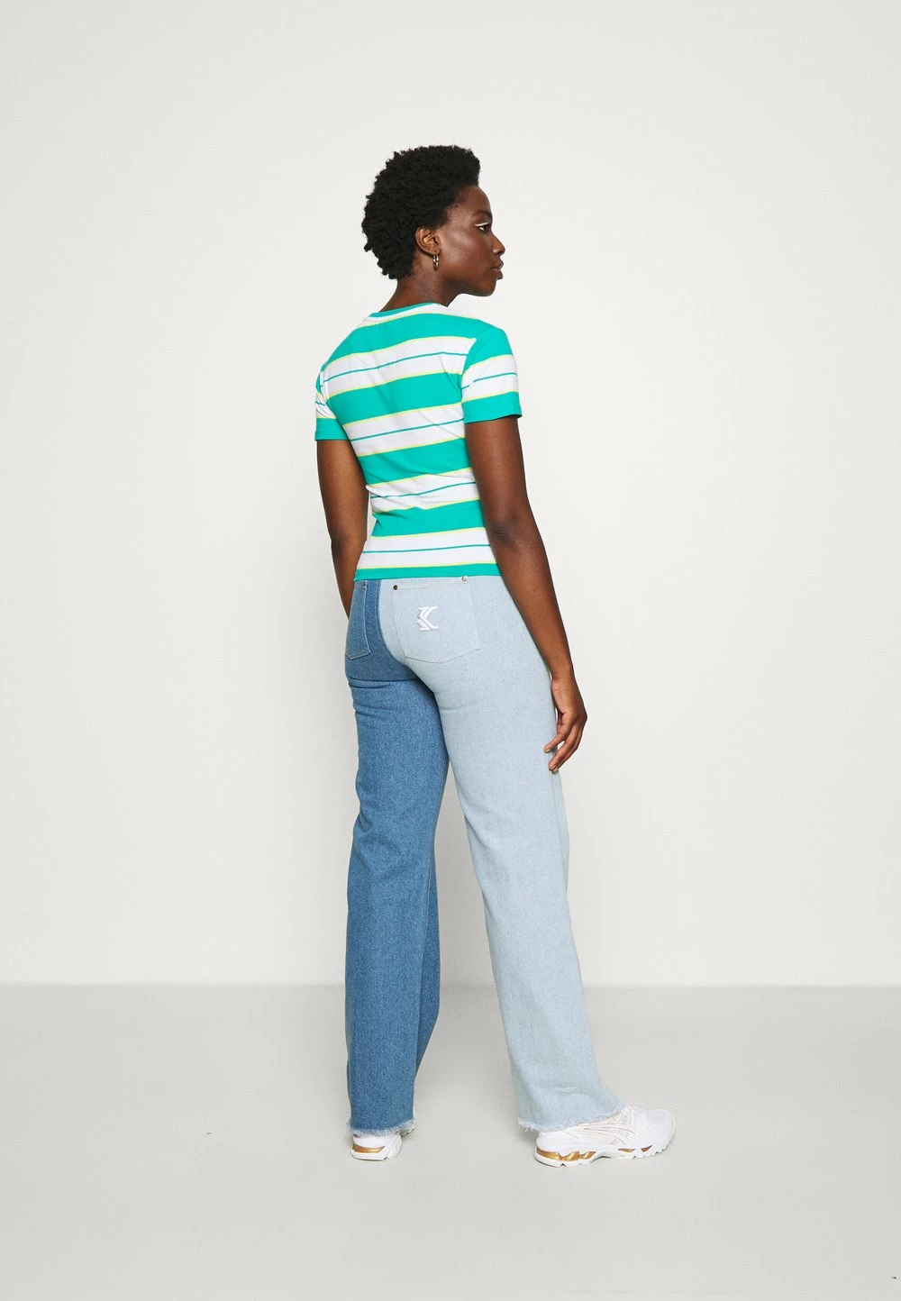 Qualité Supérieure Karl Kani SMALL SIGNATURE STRIPE TEE - T-shirt imprimé t-shirts col rond female 6 Qualité Supérieure Karl Kani SMALL SIGNATURE STRIPE TEE - T-shirt imprimé t-shirts col rond female – Image 4