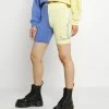 Karl Kani SIGNATURE BLOCK CYCLING - Short Prix Aimable shorts haute female
