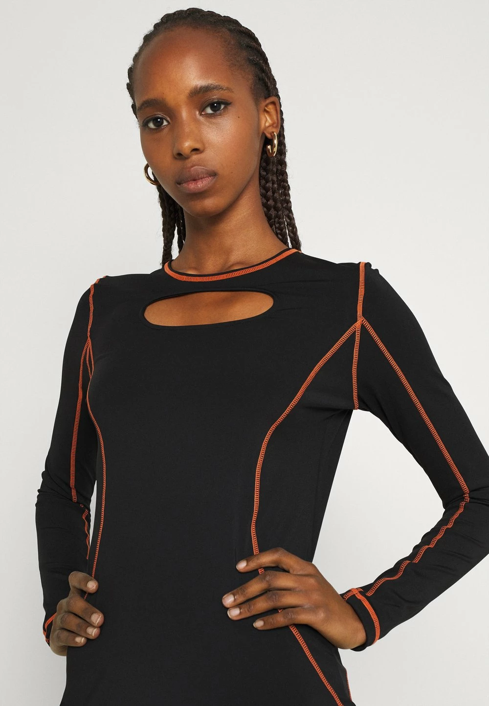 Karl Kani SIGNATURE CUTOUT DRESS - Robe fourreau Prix De Lancement robes col rond female 6 Karl Kani SIGNATURE CUTOUT DRESS - Robe fourreau Prix De Lancement robes col rond female – Image 4