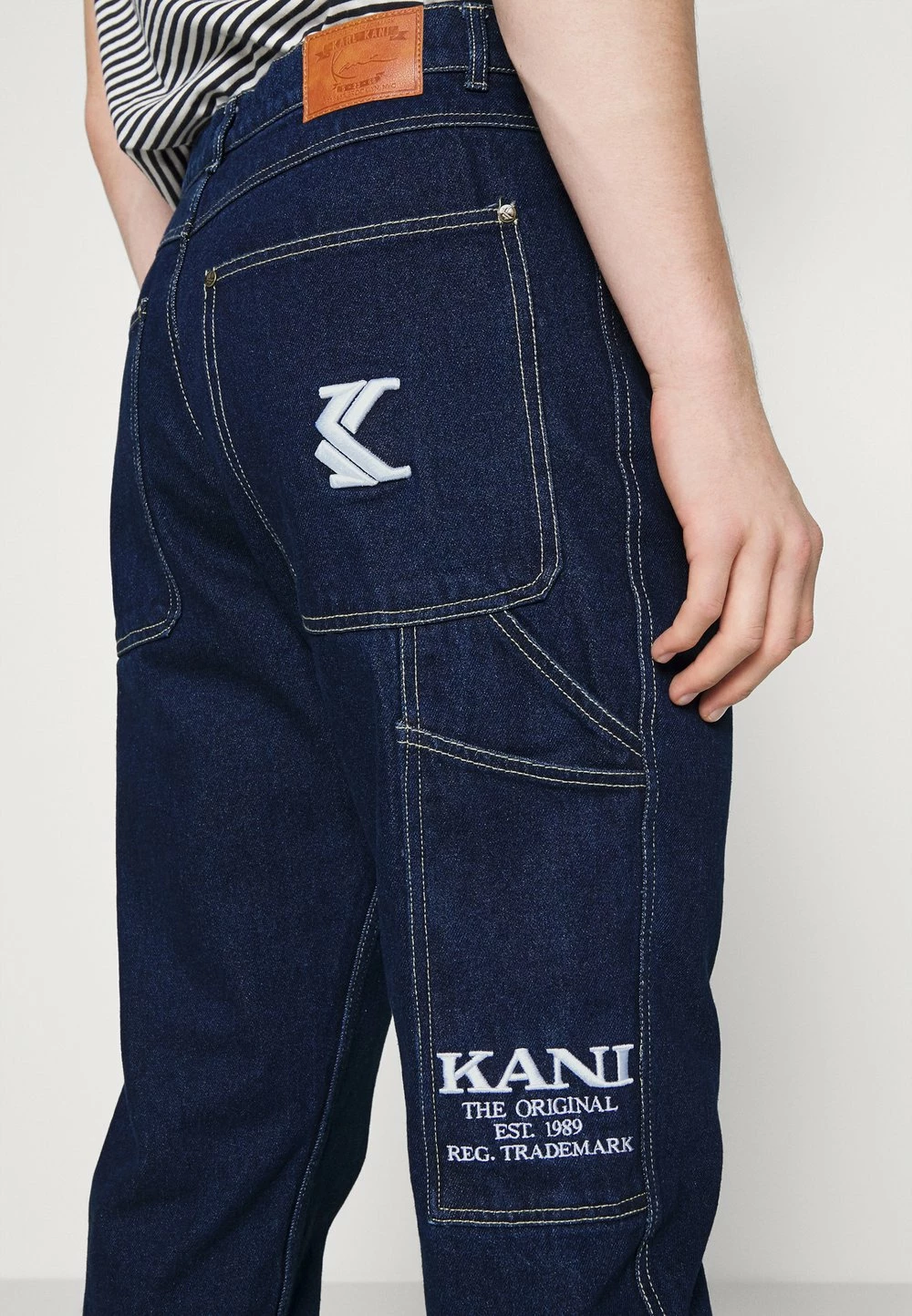 Prix De Rêve Karl Kani RETRO RINSED PANTS UNISEX - Jean boyfriend jeans normale 6 Prix De Rêve Karl Kani RETRO RINSED PANTS UNISEX - Jean boyfriend jeans normale – Image 4