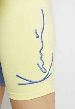 Karl Kani SIGNATURE BLOCK CYCLING - Short Prix Aimable shorts haute female -Karl Kani Soldes Boutique 89864e1f204d43bbb3d6b00db37443ea