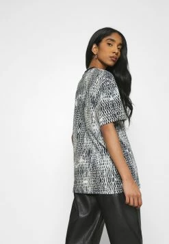 Karl Kani SMALL SIGNATURE SNAKE OVERSIZE TEE - T-shirt imprimé Meilleur Prix Garanti casquettes, bonnets et chapeaux col rond female -Karl Kani Soldes Boutique 8da2ba605d0f47548ddf82d1c802facf