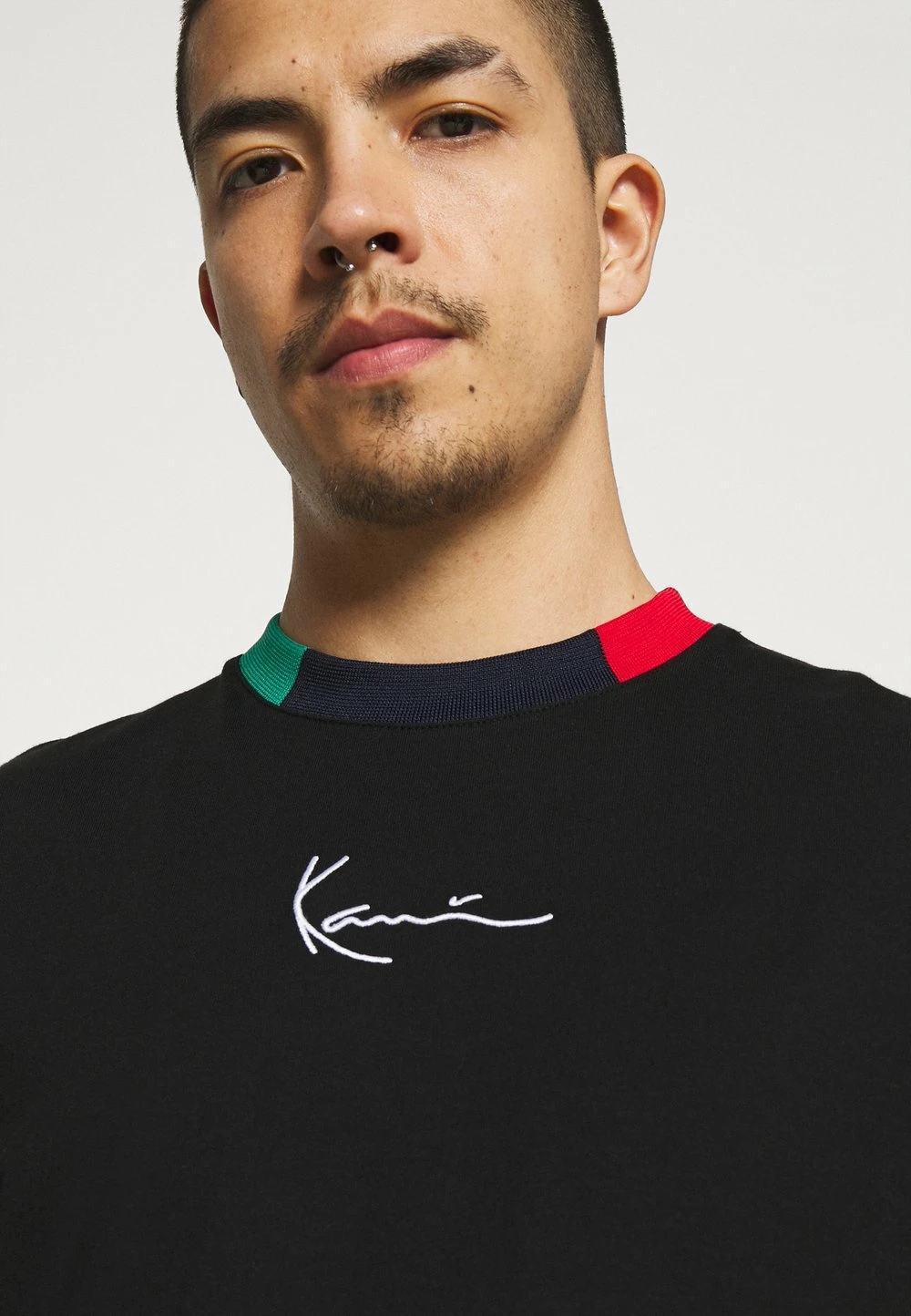 Karl Kani Bon Rapport Coût-Efficacité SMALL SIGNATURE TEE UNISEX - T-shirt imprimé vestes & blazers col rond 7 Karl Kani Bon Rapport Coût-Efficacité SMALL SIGNATURE TEE UNISEX - T-shirt imprimé vestes & blazers col rond – Image 5