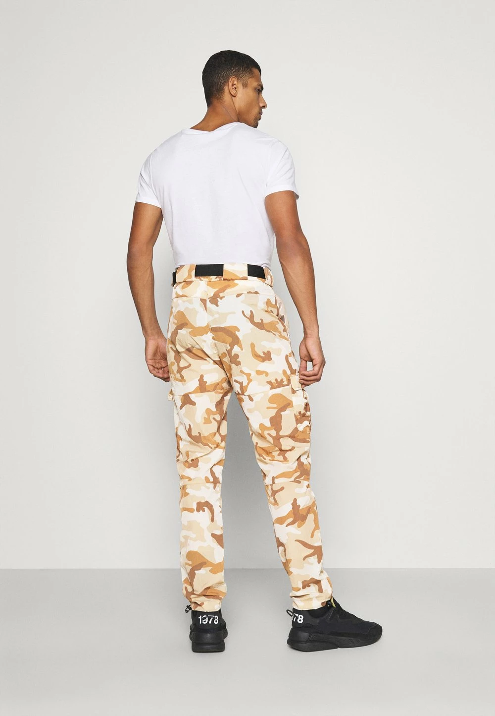 Karl Kani SIGNATURE CAMO CRINCLE PANTS - Pantalon cargo Qualité Supérieure pantalons haute male 5 Karl Kani SIGNATURE CAMO CRINCLE PANTS - Pantalon cargo Qualité Supérieure pantalons haute male – Image 3