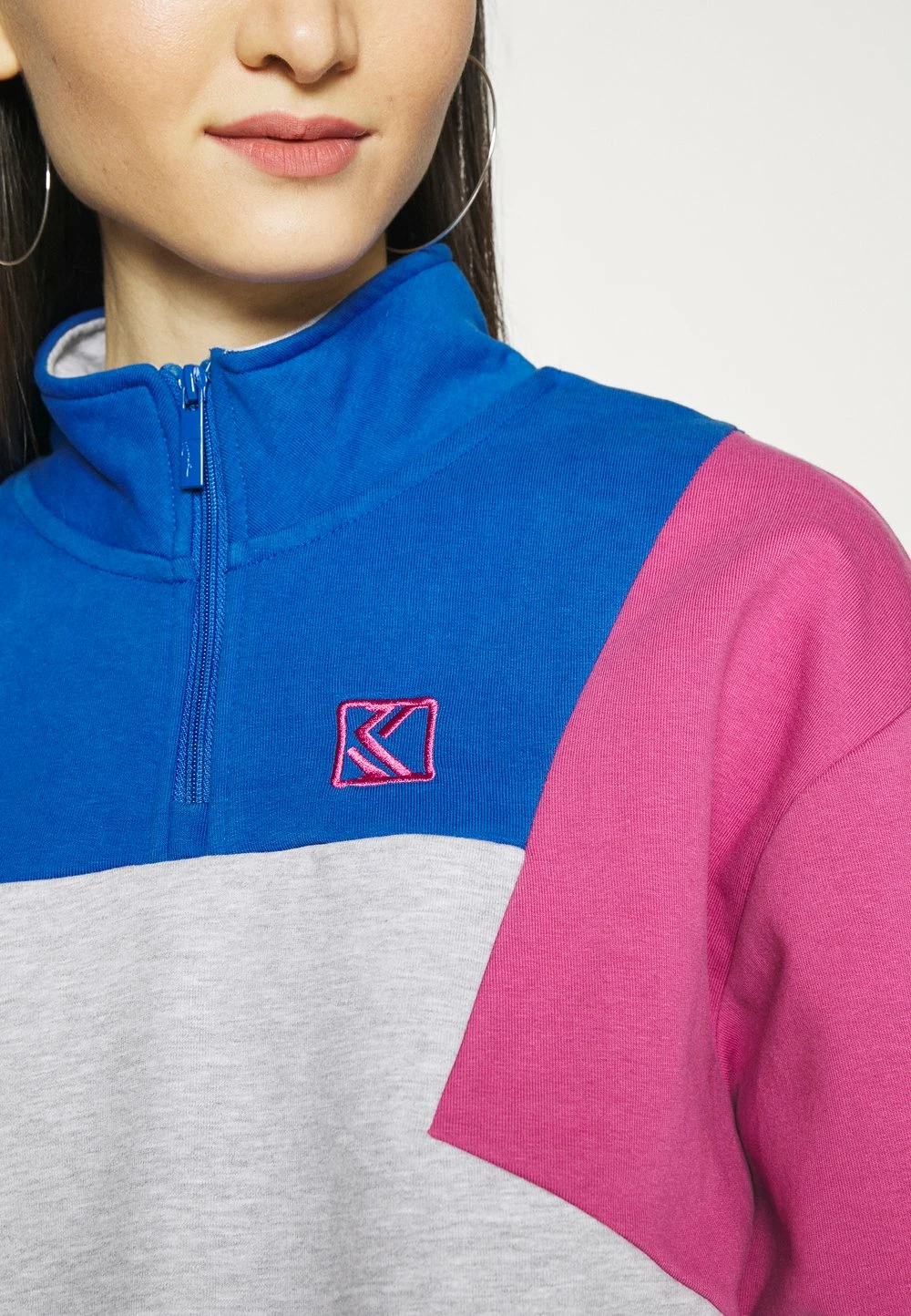 Karl Kani Vendre-Réclame SIGNATURE BLOCK TROYER - Sweatshirt sweatshirts col camionneur female 8 Karl Kani Vendre-Réclame SIGNATURE BLOCK TROYER - Sweatshirt sweatshirts col camionneur female – Image 6