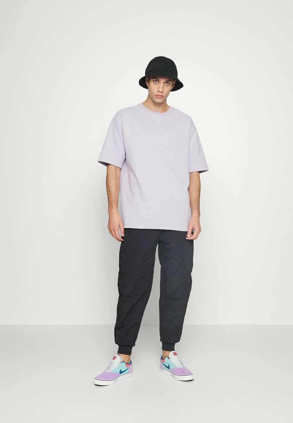 Karl Kani Prix Dynamité SMALL SIGNATURE QUILTED PANTS UNISEX - Pantalon classique pantalons haute 4 Karl Kani Prix Dynamité SMALL SIGNATURE QUILTED PANTS UNISEX - Pantalon classique pantalons haute – Image 2