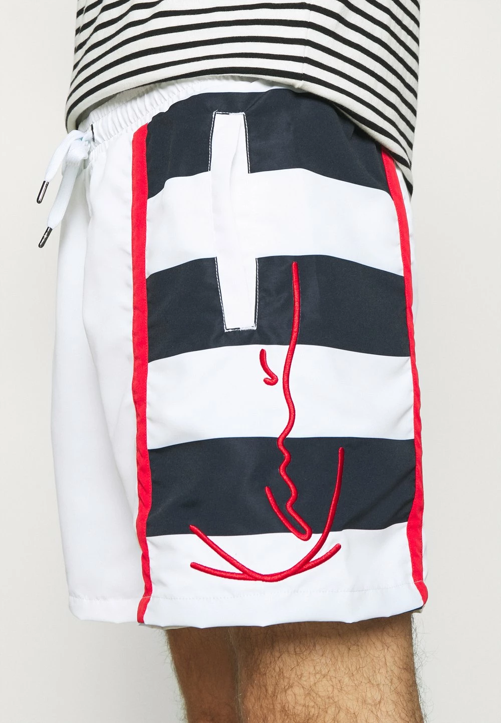 Karl Kani SIGNATURE BLOCK - Short Prix Jamais Vus shorts normale male 7 Karl Kani SIGNATURE BLOCK - Short Prix Jamais Vus shorts normale male – Image 5