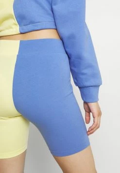 Karl Kani SIGNATURE BLOCK CYCLING - Short Prix Aimable shorts haute female -Karl Kani Soldes Boutique ba1575912e8e4326b7803c1b85f3475a