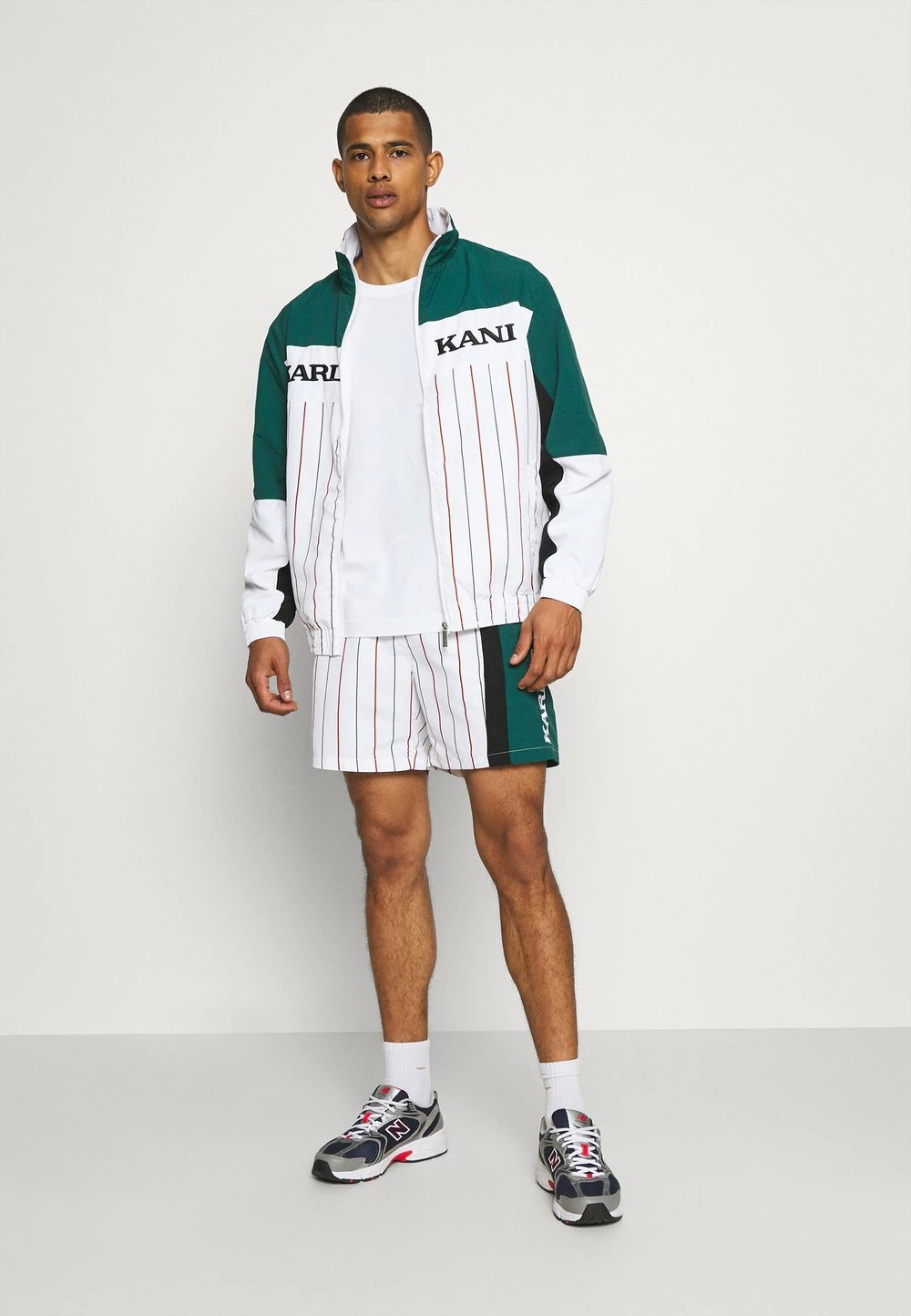 Karl Kani RETRO BLOCK PINSTRIPE - Short Prix Aimable joggings normale male 4 Karl Kani RETRO BLOCK PINSTRIPE - Short Prix Aimable joggings normale male – Image 2