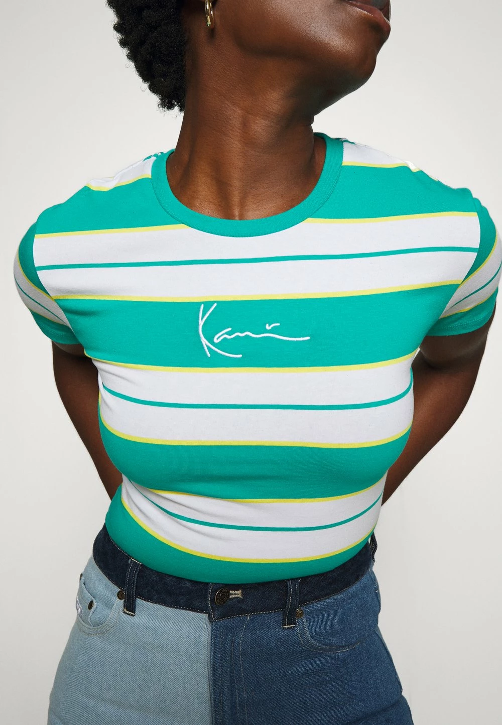 Qualité Supérieure Karl Kani SMALL SIGNATURE STRIPE TEE - T-shirt imprimé t-shirts col rond female 10 Qualité Supérieure Karl Kani SMALL SIGNATURE STRIPE TEE - T-shirt imprimé t-shirts col rond female – Image 8