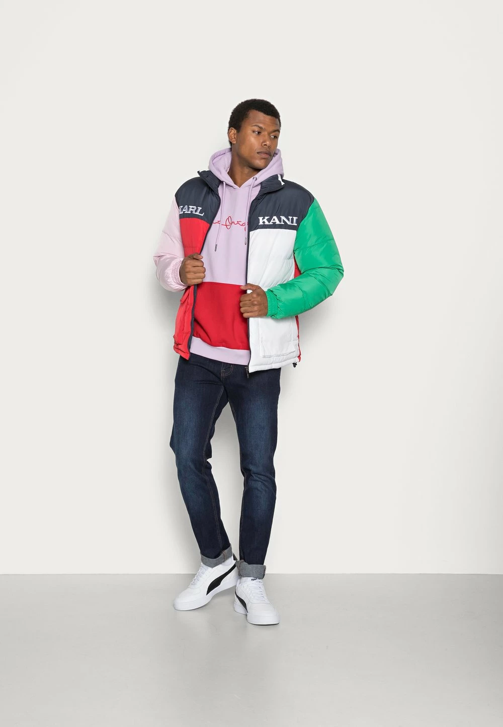 Karl Kani UNISEX RETRO BLOCK PUFFER JACKET MULTICOLOR - Veste d'hiver Première Qualité vestes & blazers col doublé 4 Karl Kani UNISEX RETRO BLOCK PUFFER JACKET MULTICOLOR - Veste d'hiver Première Qualité vestes & blazers col doublé – Image 2