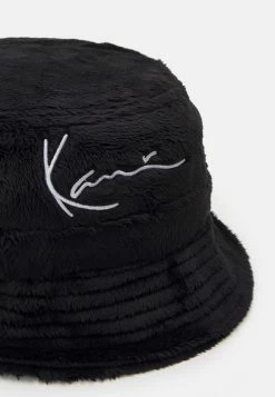 Karl Kani SIGNATURE BUCKET HAT UNISEX - Chapeau Prix Compétitif casquettes, bonnets et chapeaux couleur unie 7 Karl Kani SIGNATURE BUCKET HAT UNISEX - Chapeau Prix Compétitif casquettes, bonnets et chapeaux couleur unie -Karl Kani Soldes Boutique d5d800d7f3ce41cebaeb2c1697ba875b