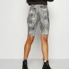 Prix De Lancement Karl Kani SMALL SIGNATURE SNAKE CYCLING - Short shorts haute female -Karl Kani Soldes Boutique e1f68178653e4c75ab5462209fbcbecd