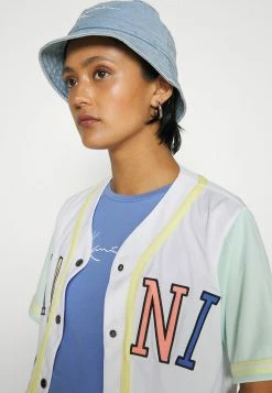 Prix Réduit Karl Kani COLLEGE BLOCK BASEBALL - Chemisier chemises & blouses col en v profond female 17 Prix Réduit Karl Kani COLLEGE BLOCK BASEBALL - Chemisier chemises & blouses col en v profond female -Karl Kani Soldes Boutique e2f3e4cbc7644f1eb3a8b8b230061c4c