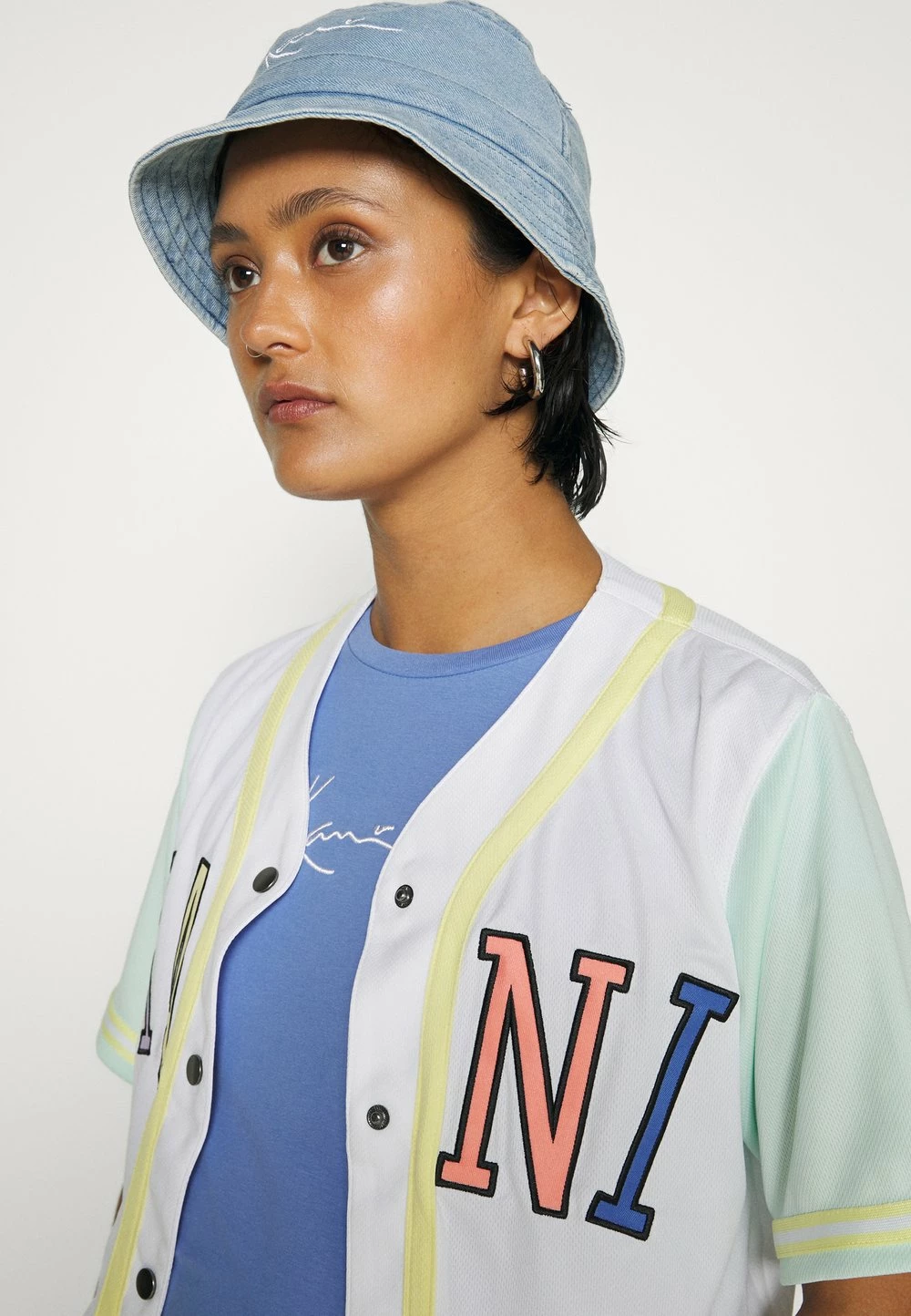 Prix Réduit Karl Kani COLLEGE BLOCK BASEBALL - Chemisier chemises & blouses col en v profond female 9 Prix Réduit Karl Kani COLLEGE BLOCK BASEBALL - Chemisier chemises & blouses col en v profond female – Image 7